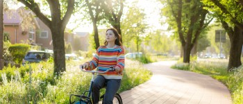 Vrouw op fiets.jpg