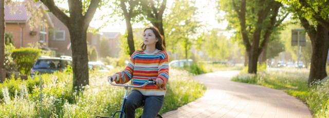 Vrouw op fiets.jpg