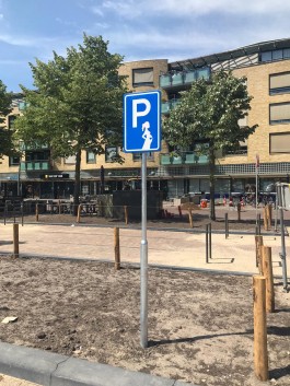 20200515 Parkeerplaats voor zwangere vrouwen het gezin -1.jpg