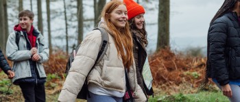 Jongeren wandelen.jpg